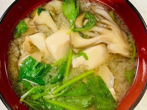 舞茸と豆腐と三つ葉の味噌汁